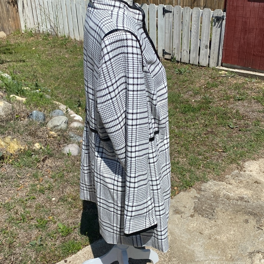 black and white jacket with shoulder pads - Picture 2 of 7